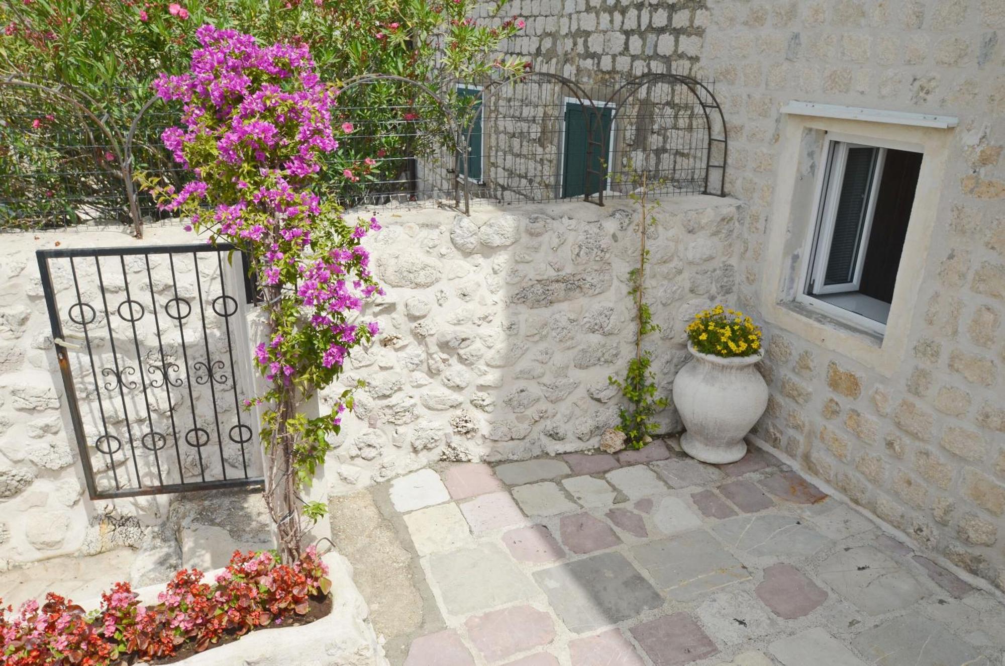 Apartments Mir I Dobro Kotor Dış mekan fotoğraf